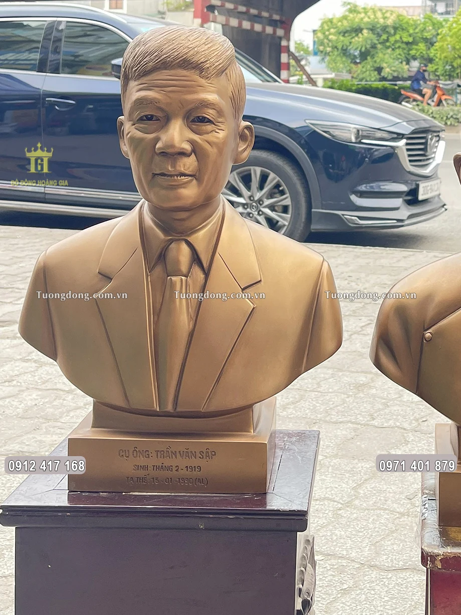 Hình ảnh bức tượng truyền thần cụ ông